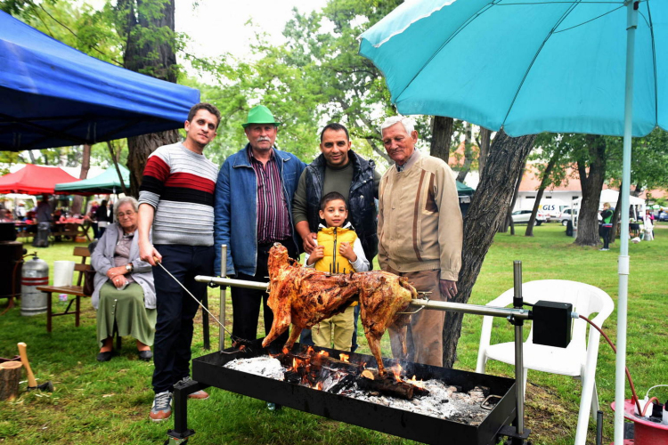 Anyák napi virágvásár és Anyám tyúkja főzőverseny