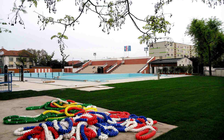 Szedik a sátorfát a strandon