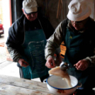 Csemői hagyományos hurkatöltő verseny