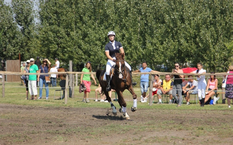 Szabadidős lovas verseny a Füle Tanyán