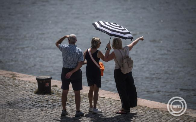 Hőség - NGM: harmadfokú riasztás lesz érvényben kedd 00.00 órától csütörtök 24.00 óráig