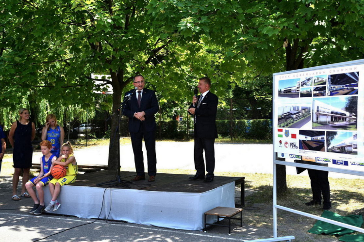Letették az új és Cegléden első kosárlabda csarnok alapkövét
