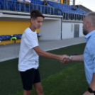 Első szezonbeli hazai meccs és éremosztás