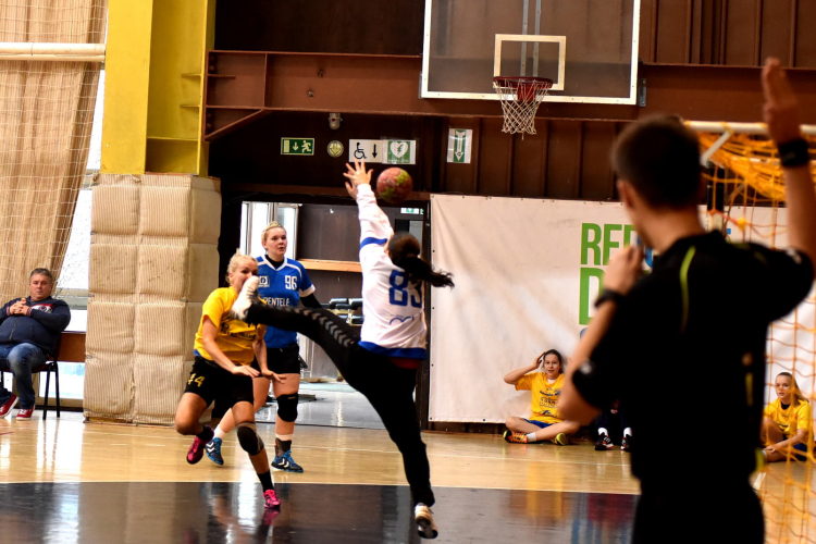 Ceglédi Kék Cápák – Duna Pent NKSE 24 – 22 (14 – 9)