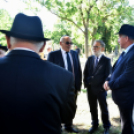 Gyászistentisztelet a temetőben