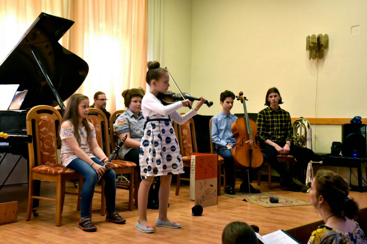 Hangszerek mesés világa - hangszerbemutató