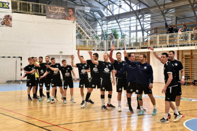 Csúcsrangadó a listavezető ellen