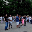 Demonstráció az éjszakai autóversenyzés ellen