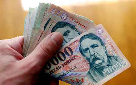 Közel 6 millió forint fizetést kapott tévedésből egy nagykőrösi férfi