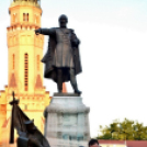 Demonstráció az éjszakai autóversenyzés ellen