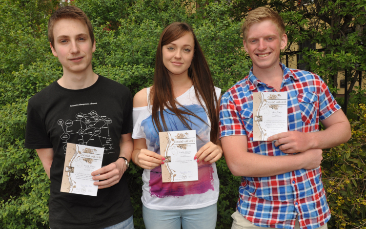 ,,Kilógnak a sorból’’