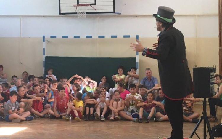 Bűvészbemutató, kerékpár-show, légvár és sok-sok játék…