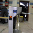 Strand-szerelik a beléptető rendszert