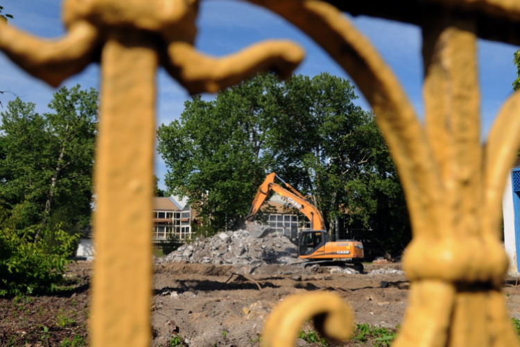 Városi Strandfürdő - Hol strand állott, most kőhalom... 