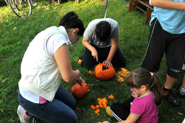 Őszköszöntő a Vörösmarty téren (CFE)