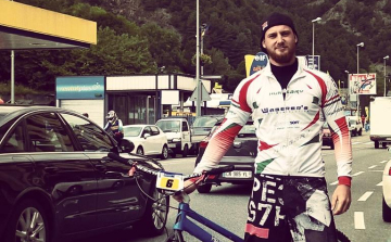 Hege szó szerint kiesett a döntőből