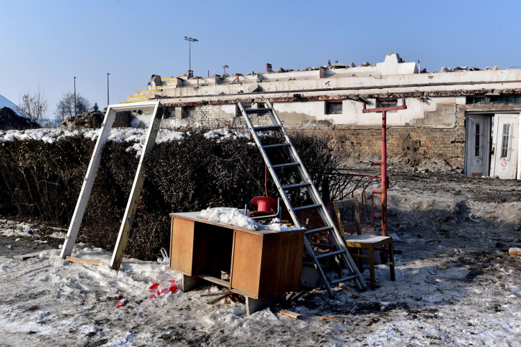 Bedarálják a lelátót