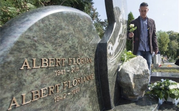 Felavatták Albert Flórián síremlékét Óbudán