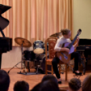 Hangszerbemutató és hangszersimogató a zenesuliban