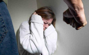 Leszúrta dühöngő férjét a ceglédi nő