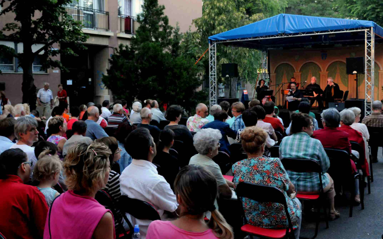 Ez az éjszaka Cegléden is más volt