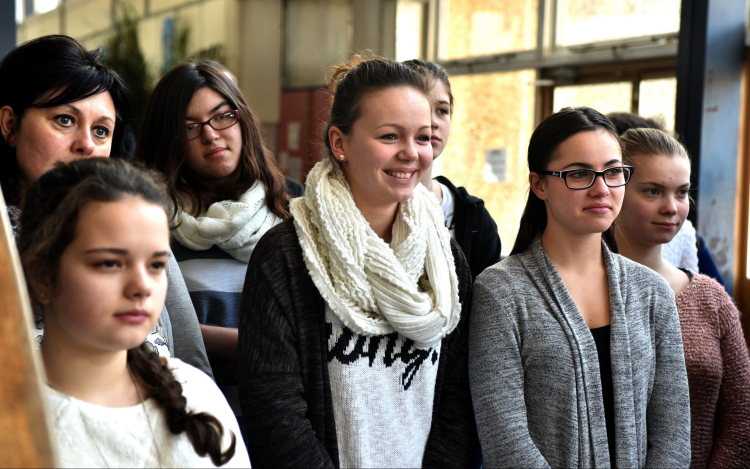 Fiatal ceglédi művészek a Várkonyiban 🎨