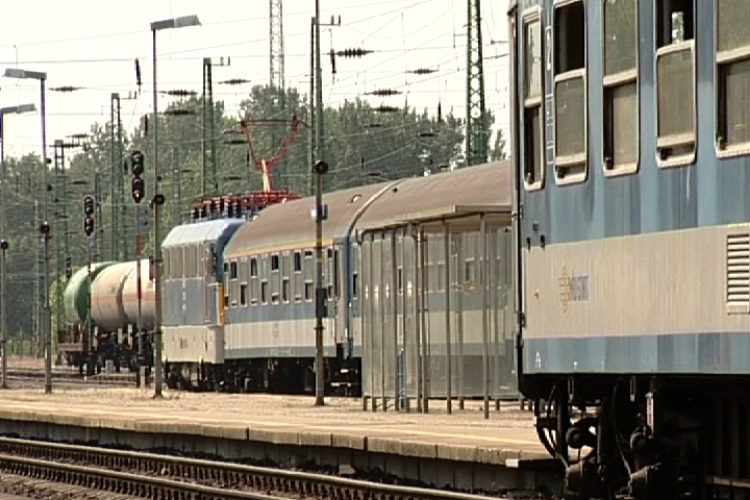 Szétszakadt egy Romániából érkező magyar vonat