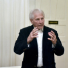 Derűbe mártott toll