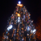 Gyönyörű karácsonyi fénybe borult a Szabadság tér