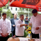 Cegléden is bemutatták az ország tortáját