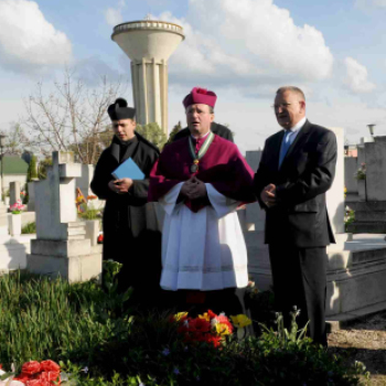 Emléktábla a ceglédi áldozatokért