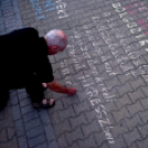 Demonstráció az éjszakai autóversenyzés ellen