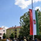 Felavatták az országzászló emlékművet Cegléden