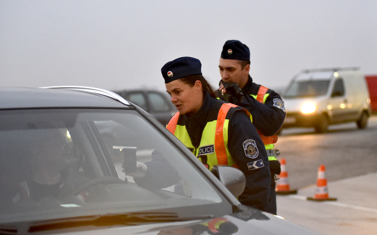 Razziáztak a 4-esen