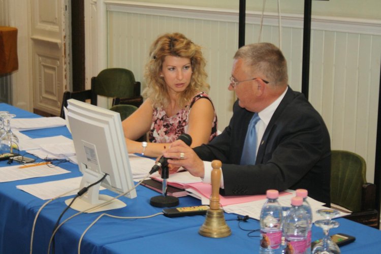 Július 1-től jön a mobilparkolás Cegléden