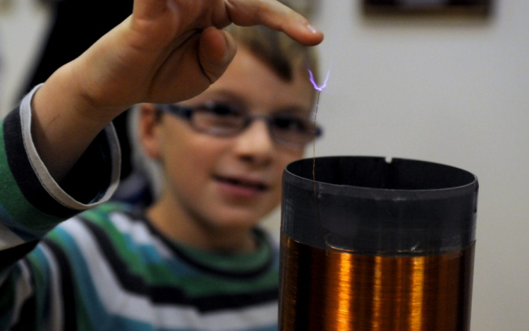 Villamos varázslat a múzeumban