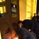 Gyertyagyújtás a párizsi áldozatokért