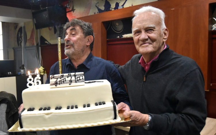 Isten éltesse Patyó!