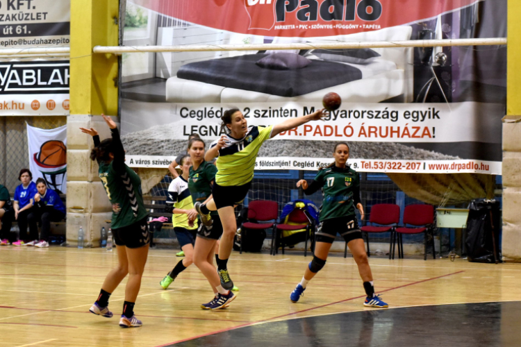 Ceglédi Kék Cápák - Gyömrő VSK 19 - 20 ( 9 - 9 )