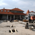 Folyik a piac átépítése