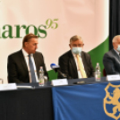 Aláírták a szerződést