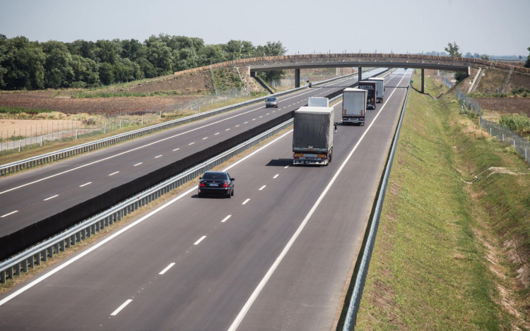 Lakossági fórumot tartanak az M4-es gyorsforgalmi kapcsán