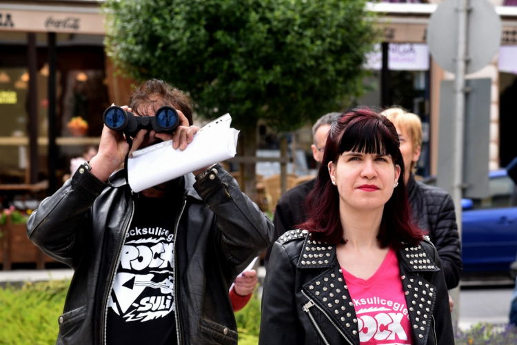 Éneklés a TV torony kilencedik emeletének teraszáról