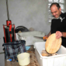 Csemői hagyományos hurkatöltő verseny