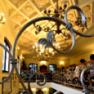 Táblaavató a Békebeli Cukrászdában