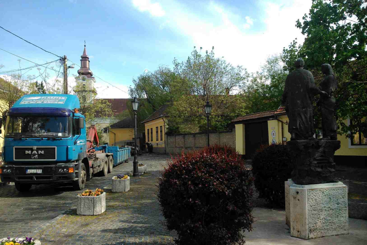 Nagy a készülődés az Eötvös téren