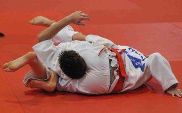 Összegabalyodtak a szőnyegen