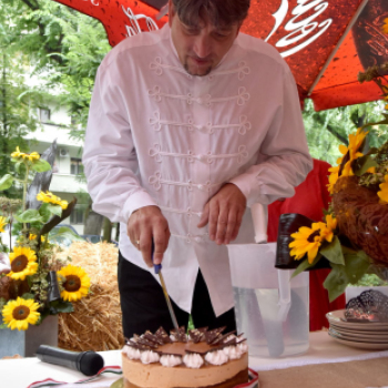 Cegléden is bemutatták az ország tortáját