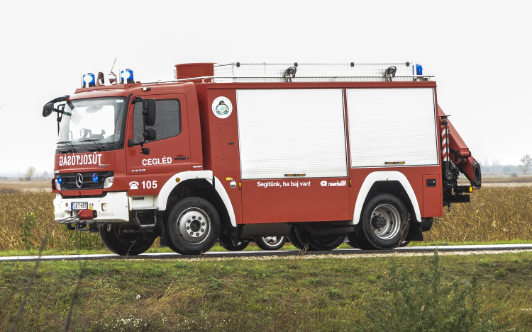 Kisteherautóval ütközött egy személyautó