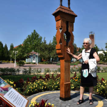 Virágharangot avattak Csemőben